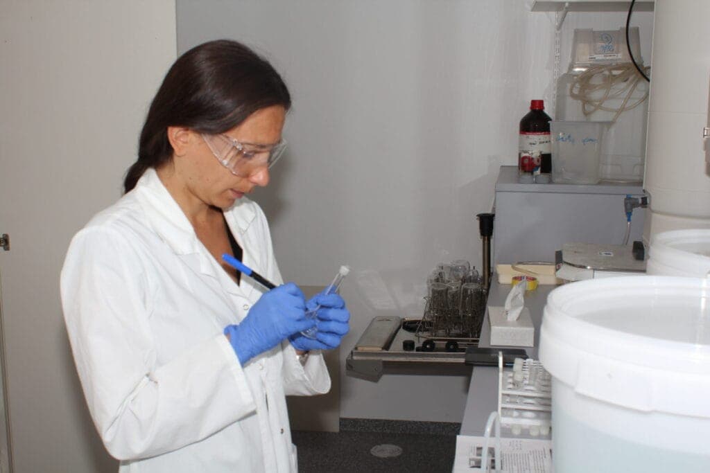 ÍSOR's laboratory is well equipped to analyse geothermal water, cold water, gas and steam.